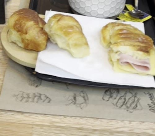 Croissant de jamón y queso