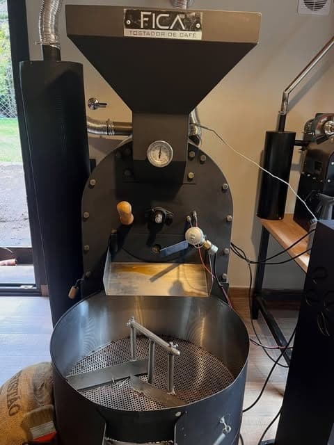 La tostadora donde se tuesta el café del local